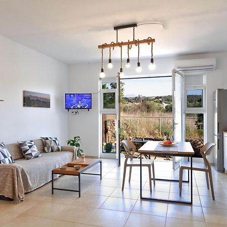 Livingfy Apt With Mountain View & Garden Vamos Exterior photo